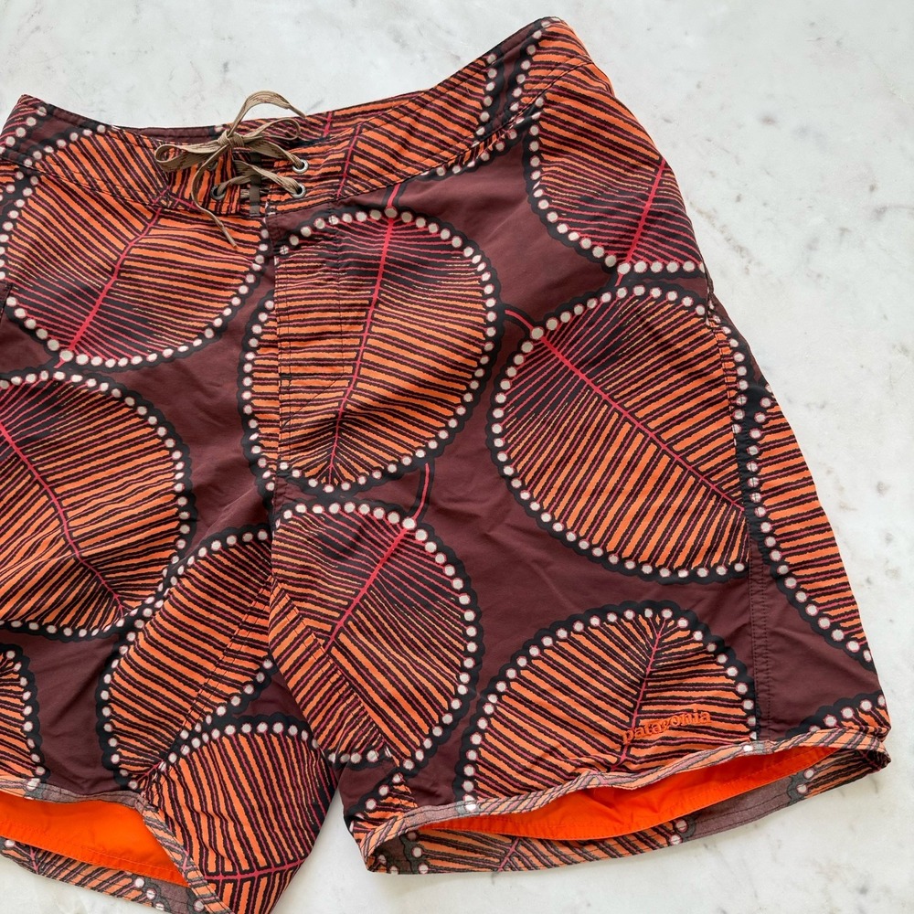 PATAGONIA Paddler Board Shorts Style 86517 Men 32 Red 8" Floral Leaf White Lotus